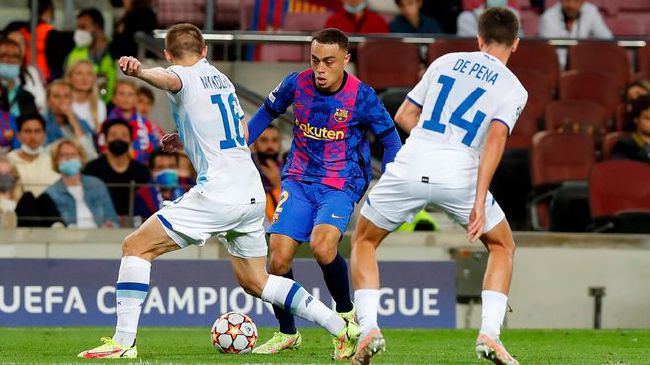 女社长湿润丝袜在线观看